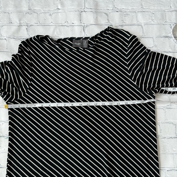Chico’s Travelers black white stripes asymmetrical hem tunic top size 2 - Picture 6 of 9